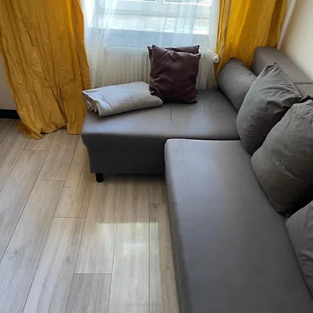 Center بيت شباب