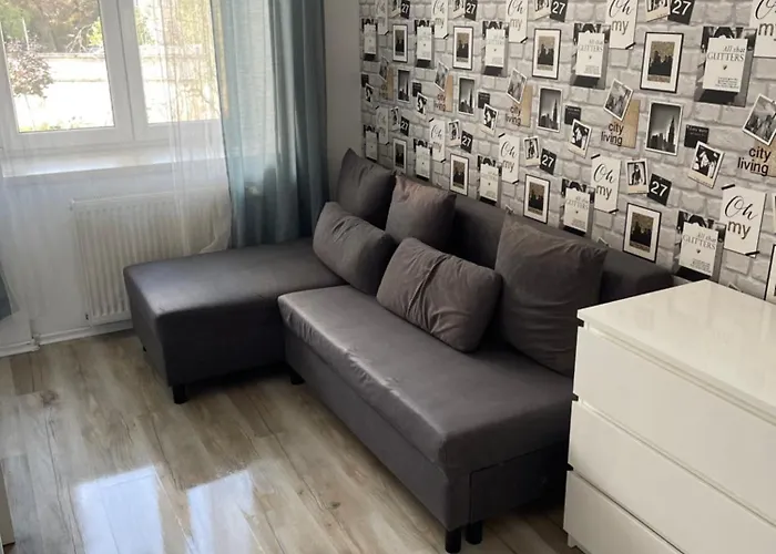 بيت شباب Center